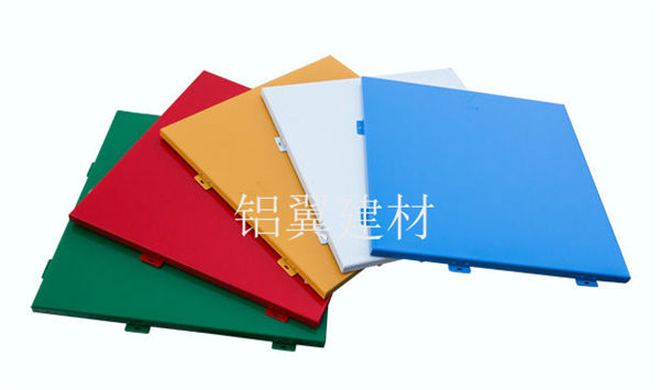 氟碳喷涂铝單(dan)板报价